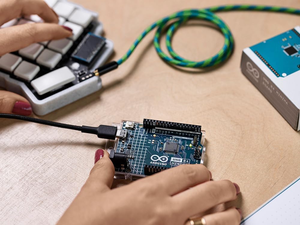 Arduino UNO R4 Minima ABX00080 Renesas RA4M1 - USB-C 中間 画像